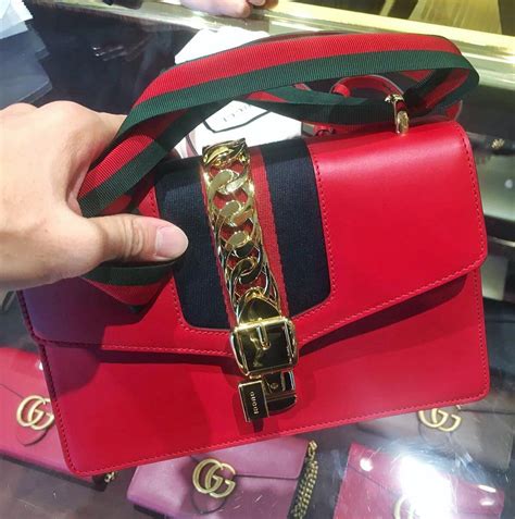 Gucci Sylvie 系列銀包 